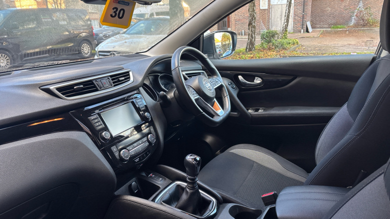 Nissan Qashqai 1.3 DiG-T Acenta Premium 5dr Petrol Hatchback